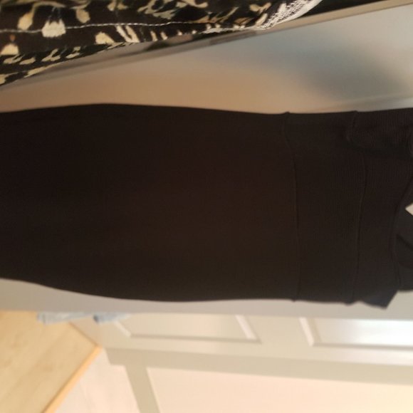 black fitted midi dress - Picture 4 of 5